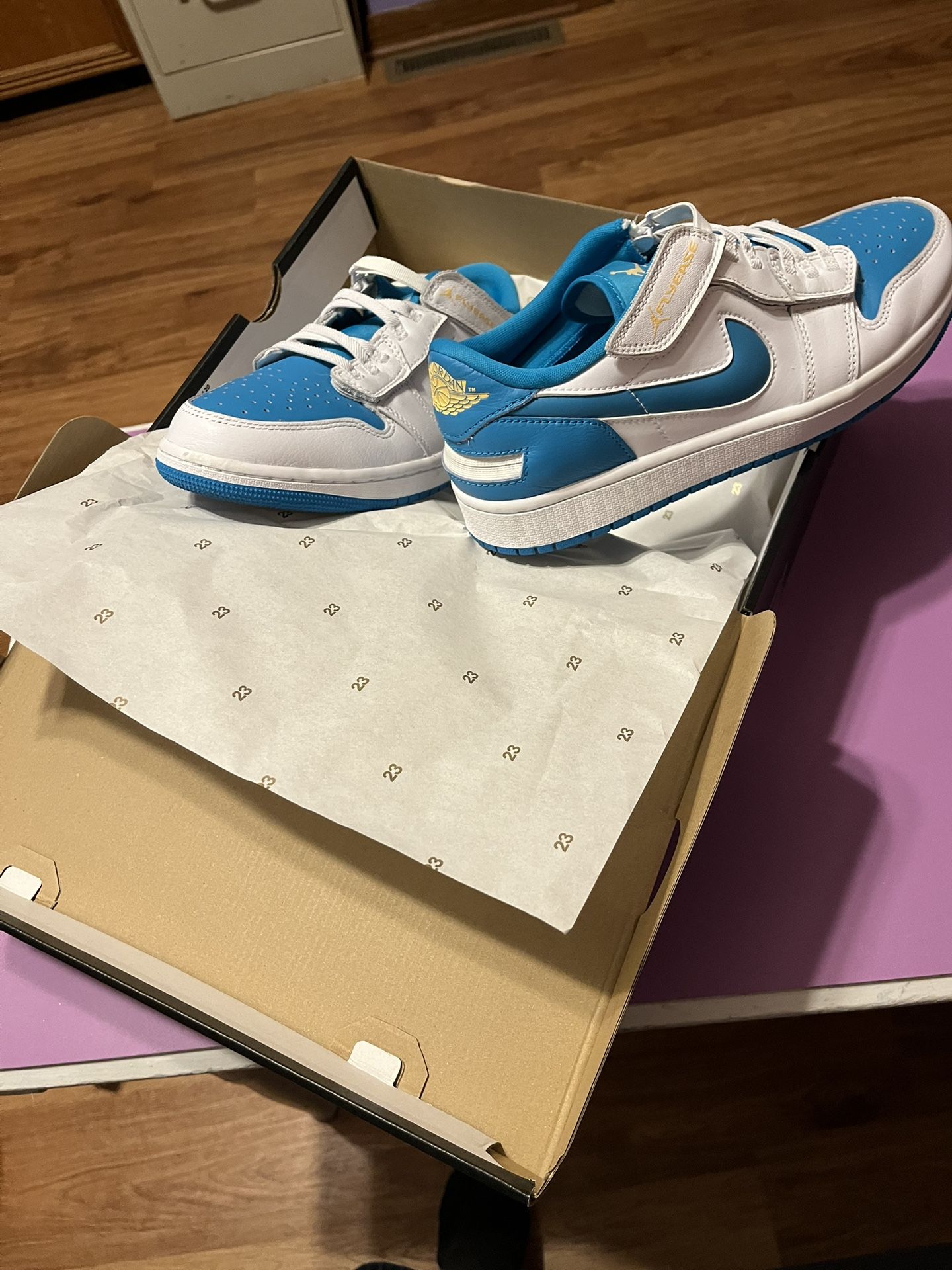 NIKE: Air Jordan 1 Low Flyease