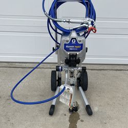 Graco Magnum Pro X17 Airless Paint Sprayer ( Like New  )