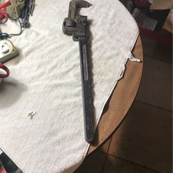 24 Inch Pipe Wrench 