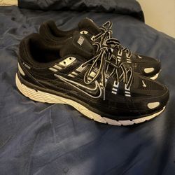 Mens Nikes Size 9