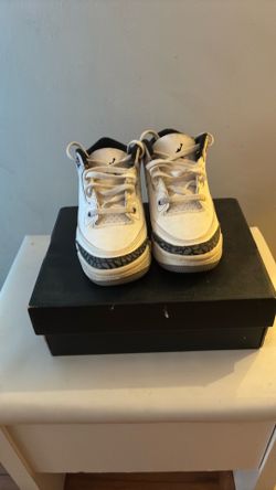 Air Jordan 3s size 11c