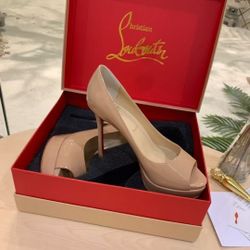 Louboutin women's shoes (with box)