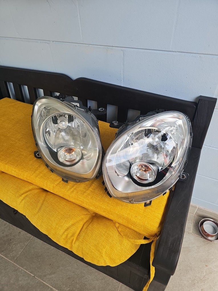 Mini Cooper Countryman R60 Headlights