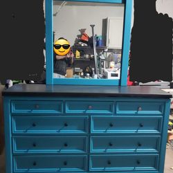 Beautiful 9 Drawer Dresser With Mirror 