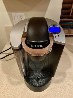 Keurig coffee maker + 27 pod holder