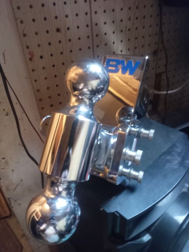 B&W Tow & Stow Trailer Hitch