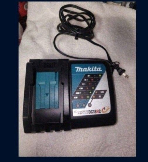 Makita Charger New Nuevo