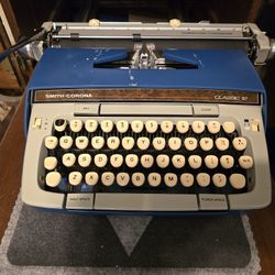 Smith-Corona Classic 12 Typewriter