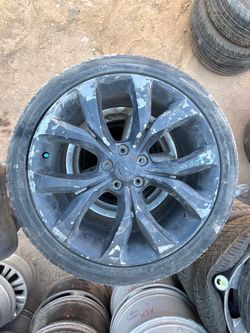 Chrysler 200 19 in wheels with tire