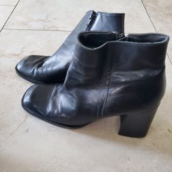 Womens Black Boots Size 9