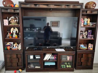 FINAL PRICE DROP!!! Mahogany Entertainment Wall Unit With Lights