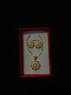 Earring and necklace set
