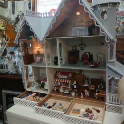 Doll House 
