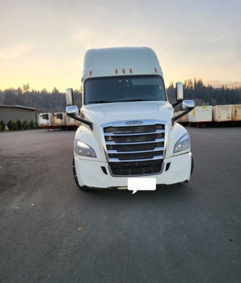 Friegtliner Cascadia 2018