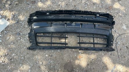 2022-24 PORSCHE MACAN CENTER GRILLE OEM
