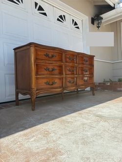 Vintage french provincial dresser