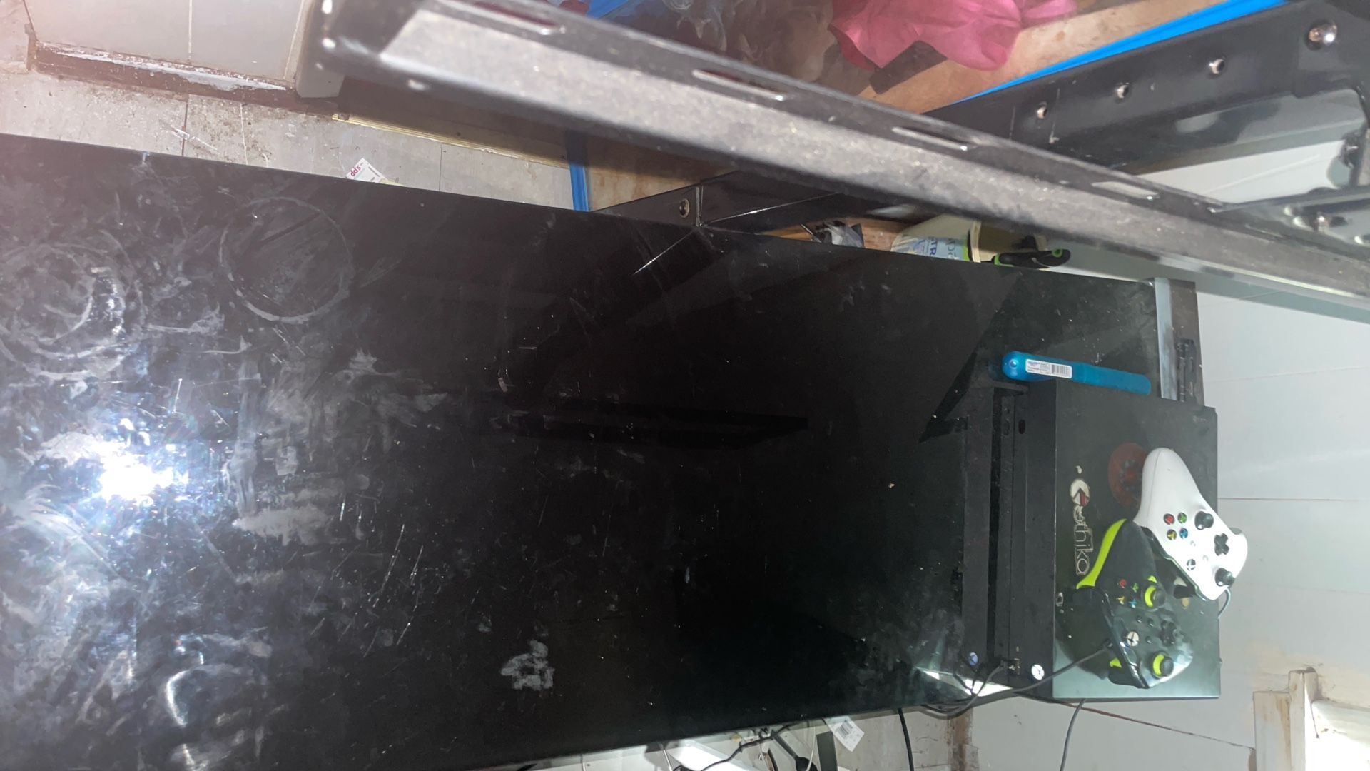 Tv Xbox One And Desk