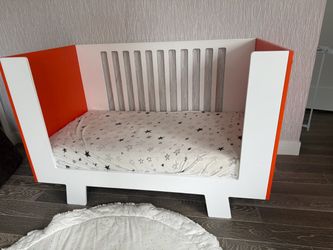 Wooden crib and naturepedic organic mattress