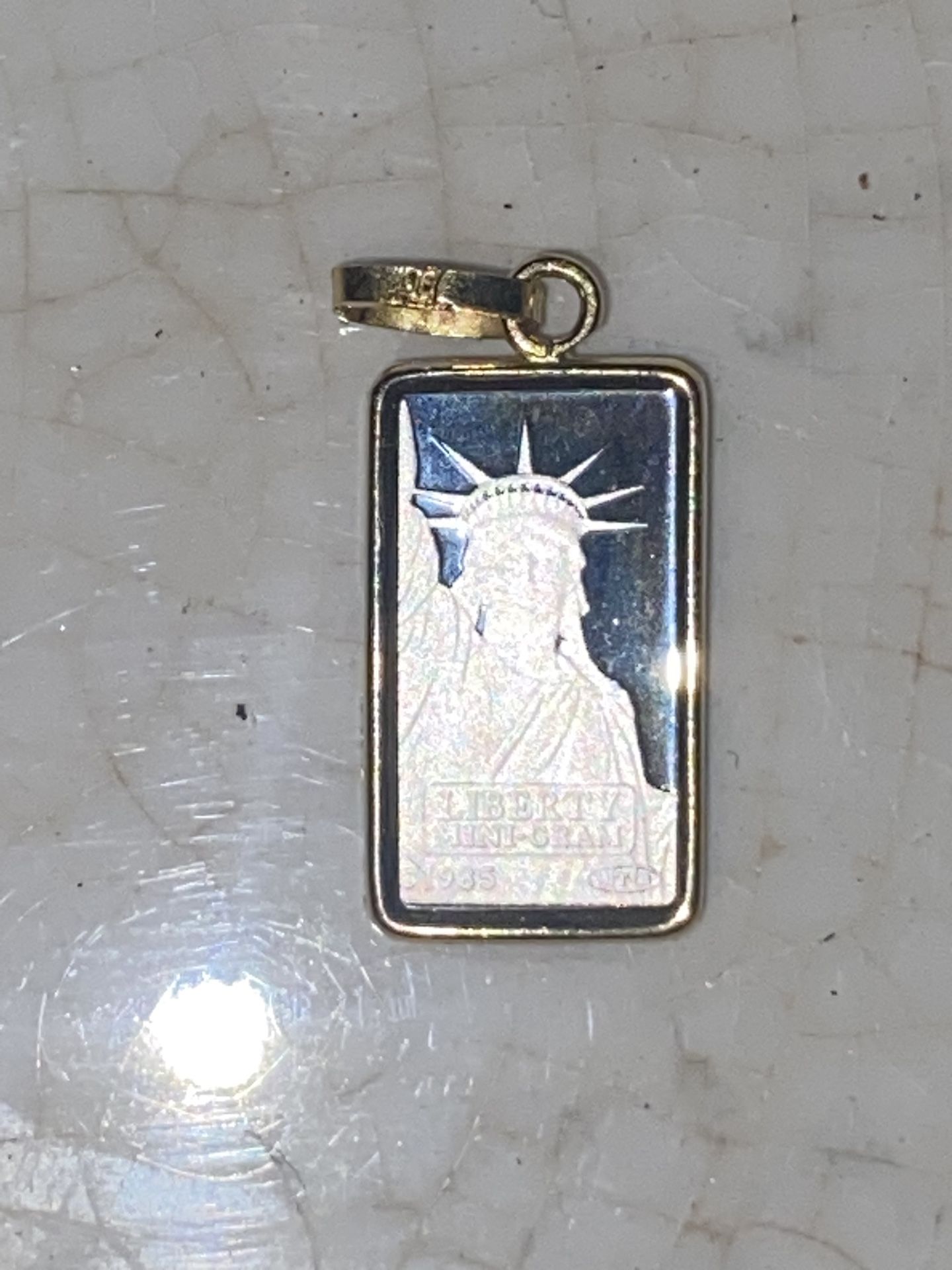 1 g credit issue platinum bar with 14 karat frame