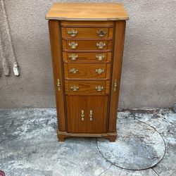 Jewelry Dresser