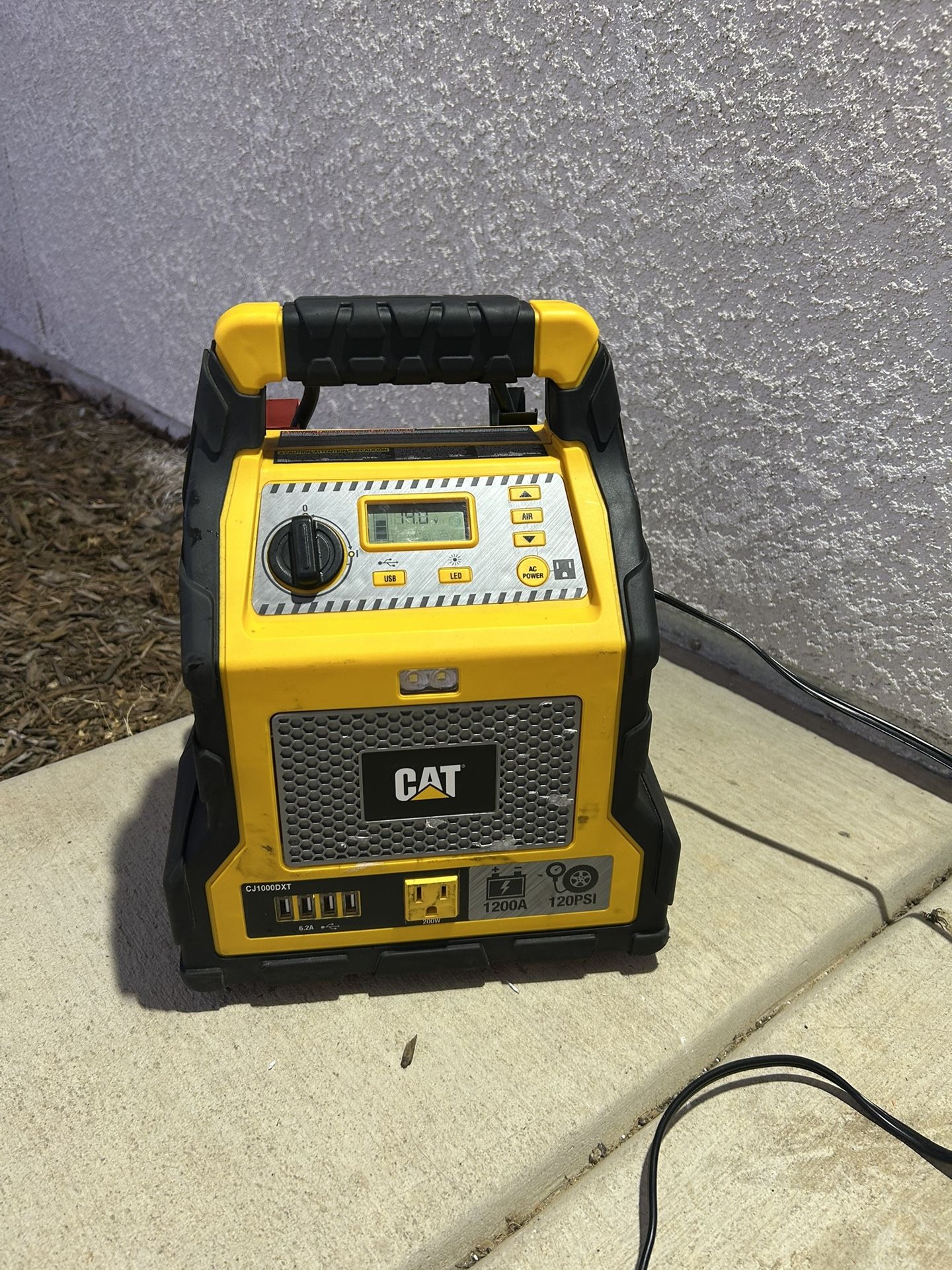 CAT Portable Power Station