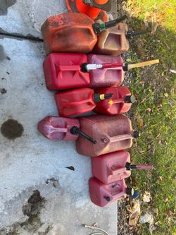 Assorted gas can lot.