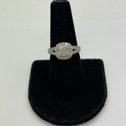 LADIES RING 14KT WHITE GOLD, SIZE 7, NATURAL DIAMONDS, 5.5 GRAMS. 