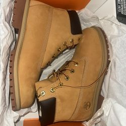 Timberlands For Sale Size 7.5 In Big Kids!