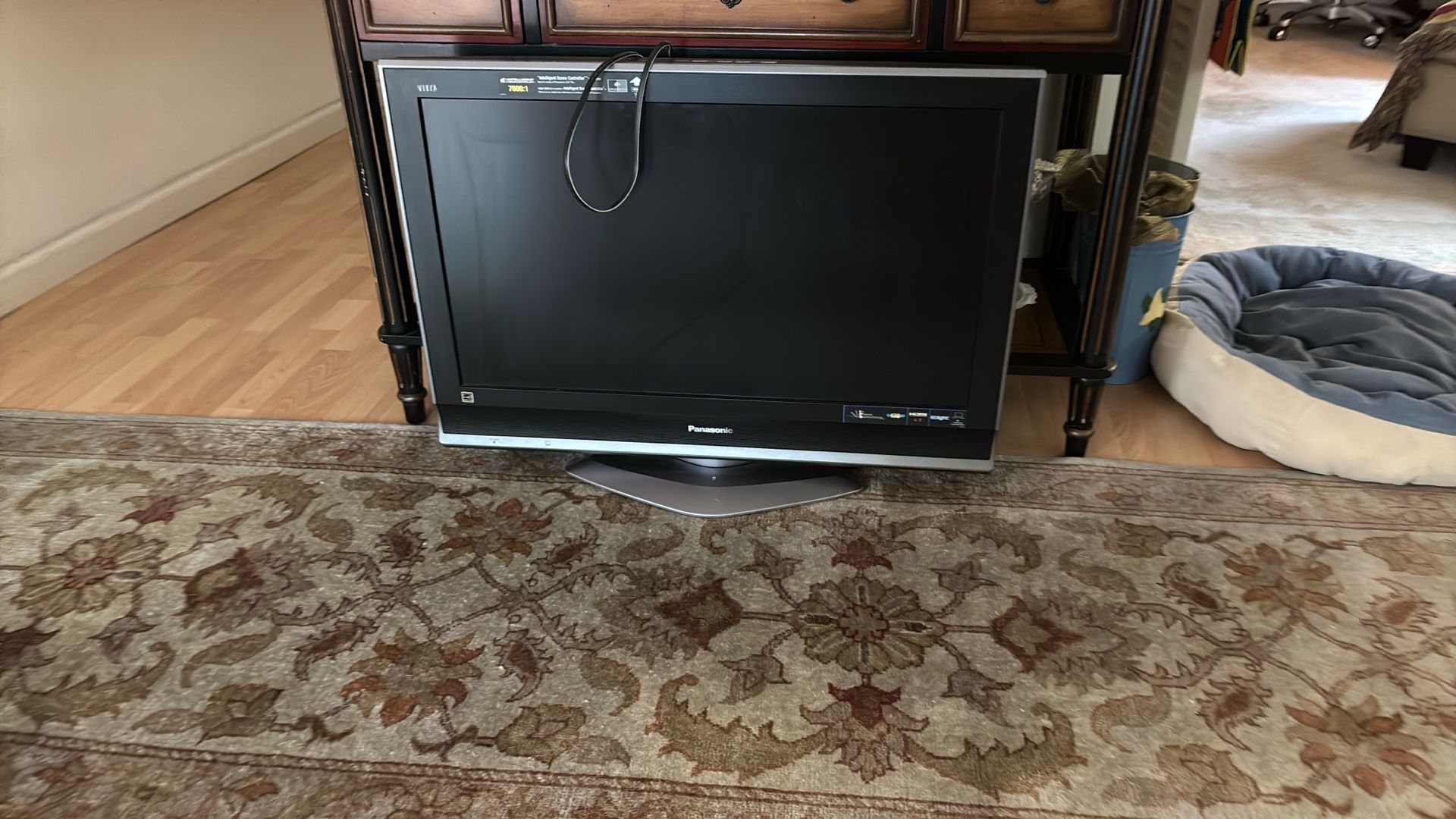 Panasonic TV. 32” Black