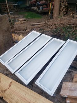 4 Shop Lights Great Shape
