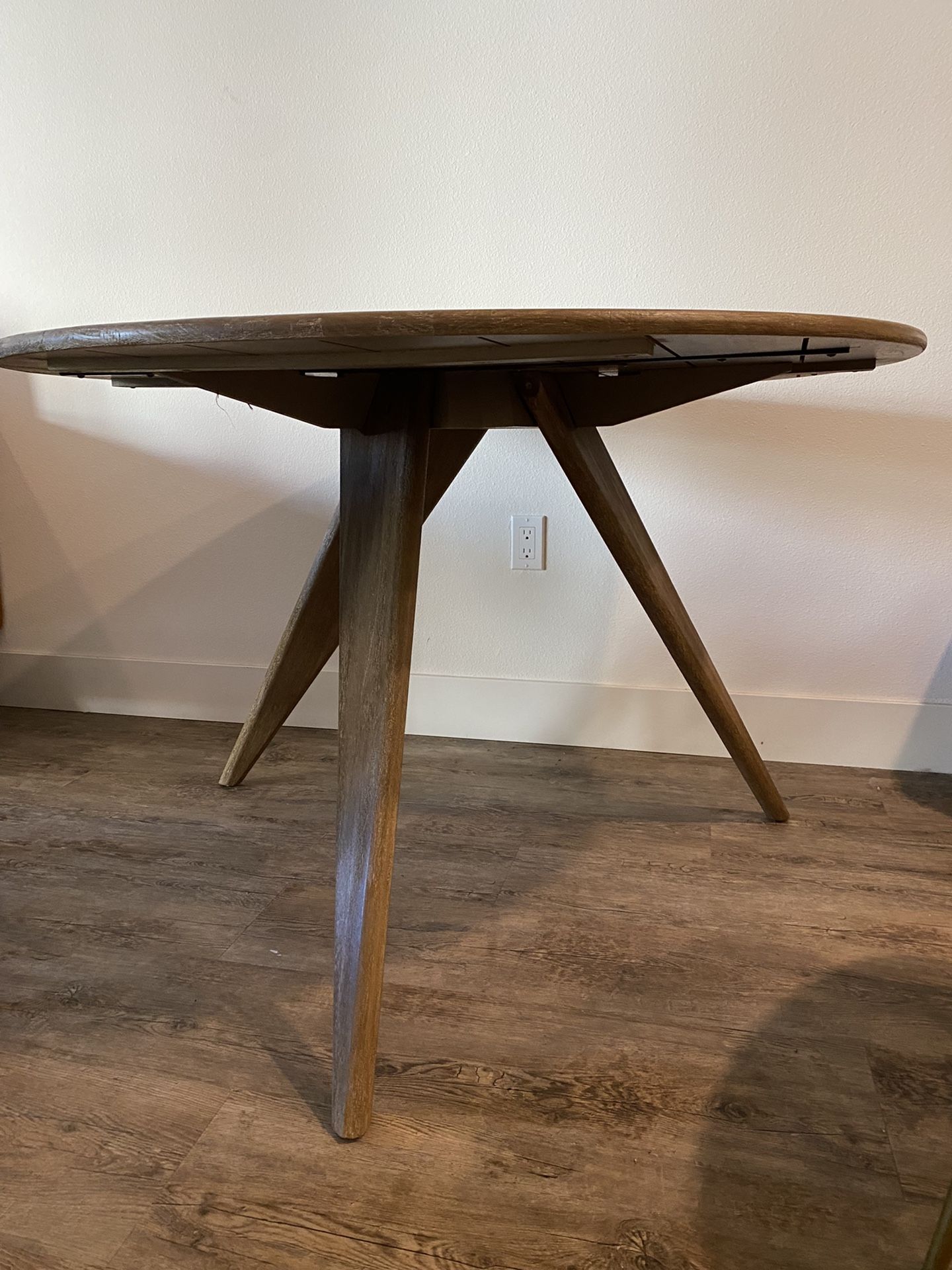 West Elm Omni Dining Table 250 OBO for Sale in Pasadena, CA OfferUp