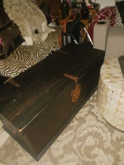 40IN SOLID WOOD GORGOUS VINTAGE CHEST 28 FIRM LOOK MY POST ALOT ITEM