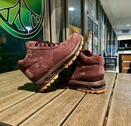 Men’s Nike boots like new no box size 9