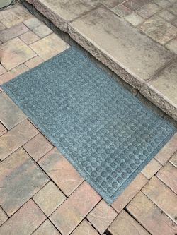 Crate & Barrel doormat gray charcoal