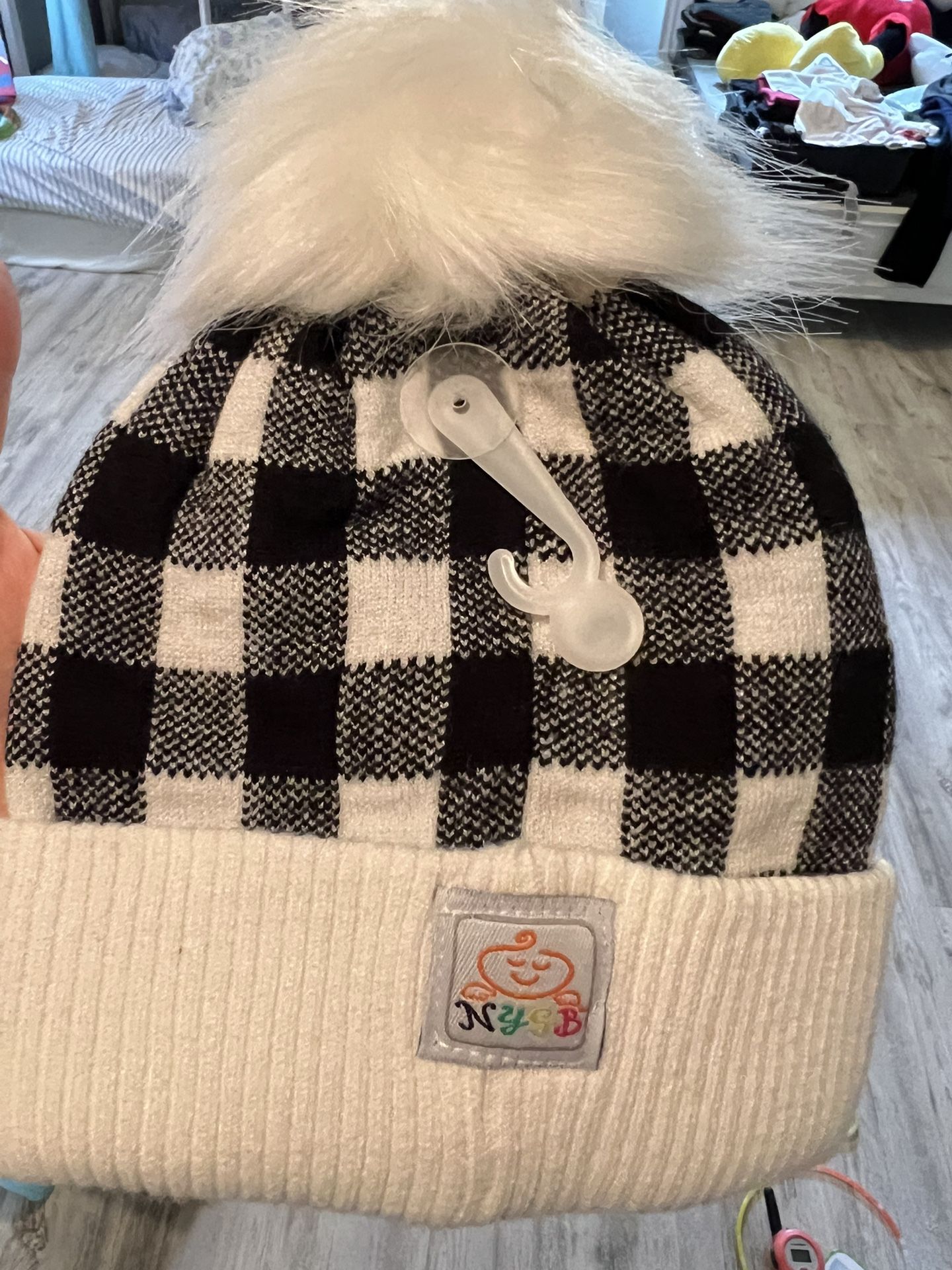 NYGB 2-Piece Cable Knit Hat Set