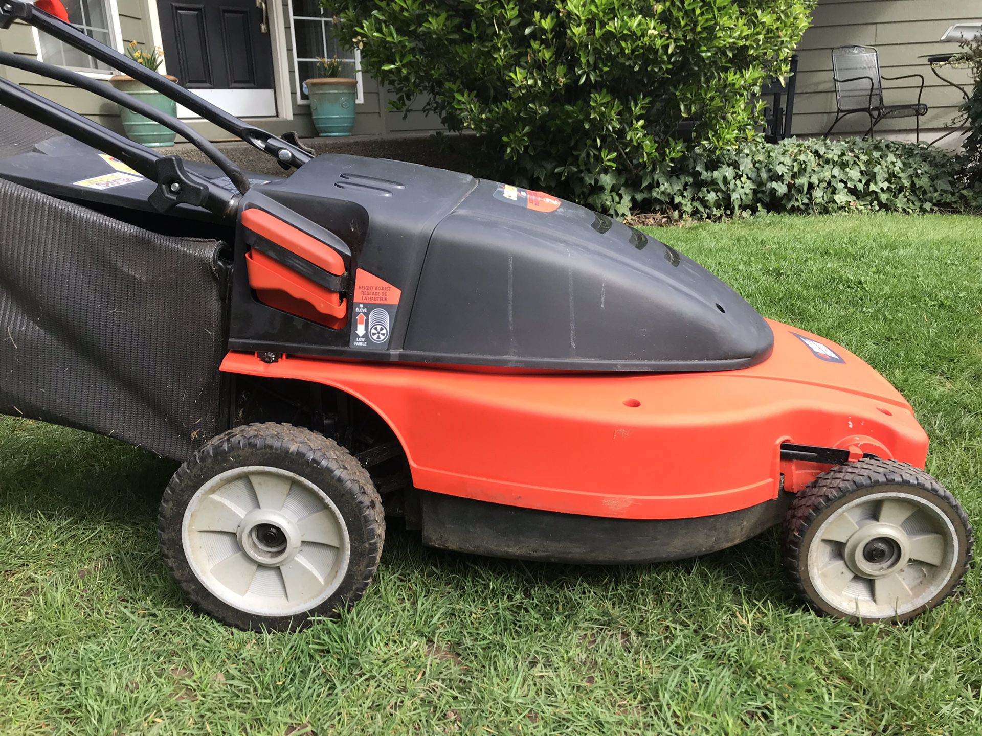 Black & Decker 24-Volt Cordless Electric Lawn Mower with Bag�-�$125�(FREE  DELIVERY!!!) for Sale in Salem, OR - OfferUp