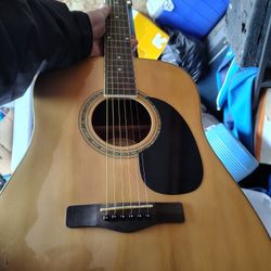 Mitchell Acoustic Guitar MD100