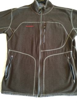 Extremely rare MAMMUT jacket. Great design.