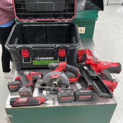 Milwaukee 4 Pc Cordless Combo Tool Set 4 Batteries And Charger And Case