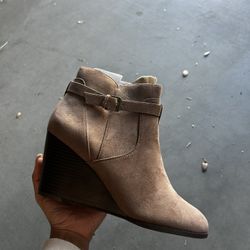 Suede boots
