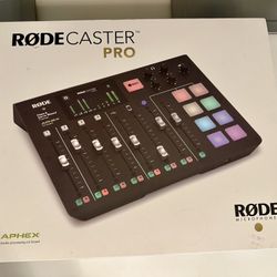 RODECASTER PRO - new never Opened