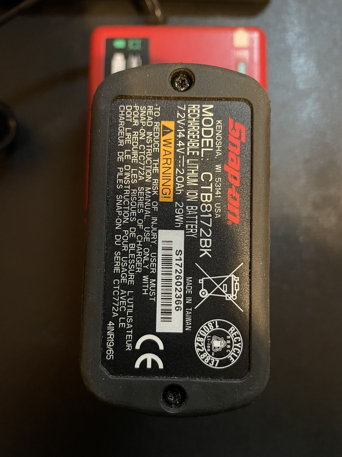 Snap On 14.4V Charger & 2.0 Battery 