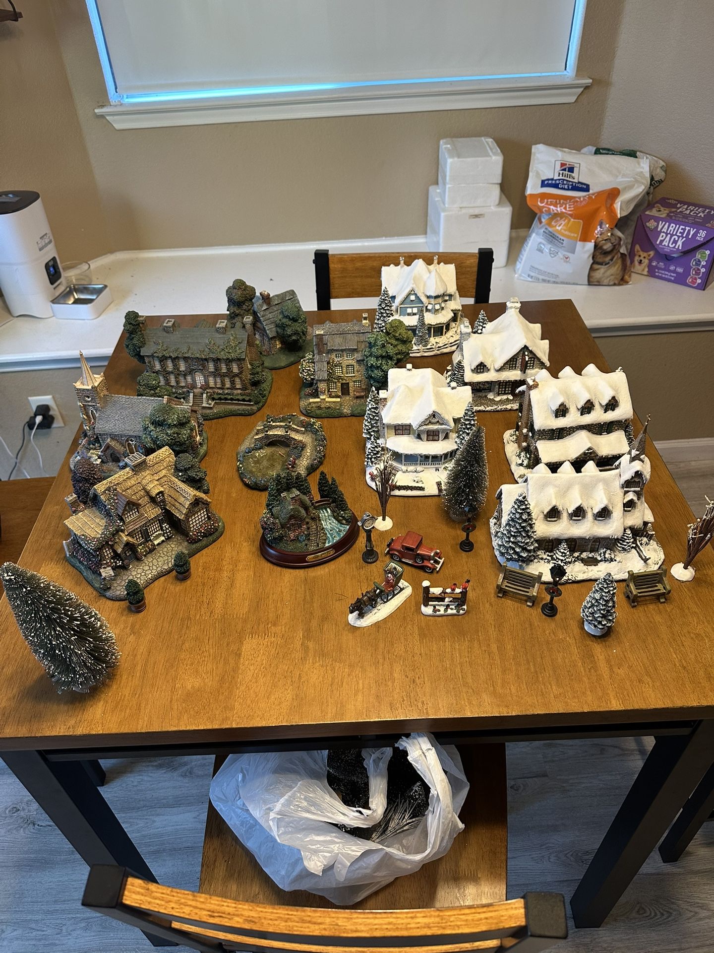 Large Collection Of Thomas Kincaid Houses