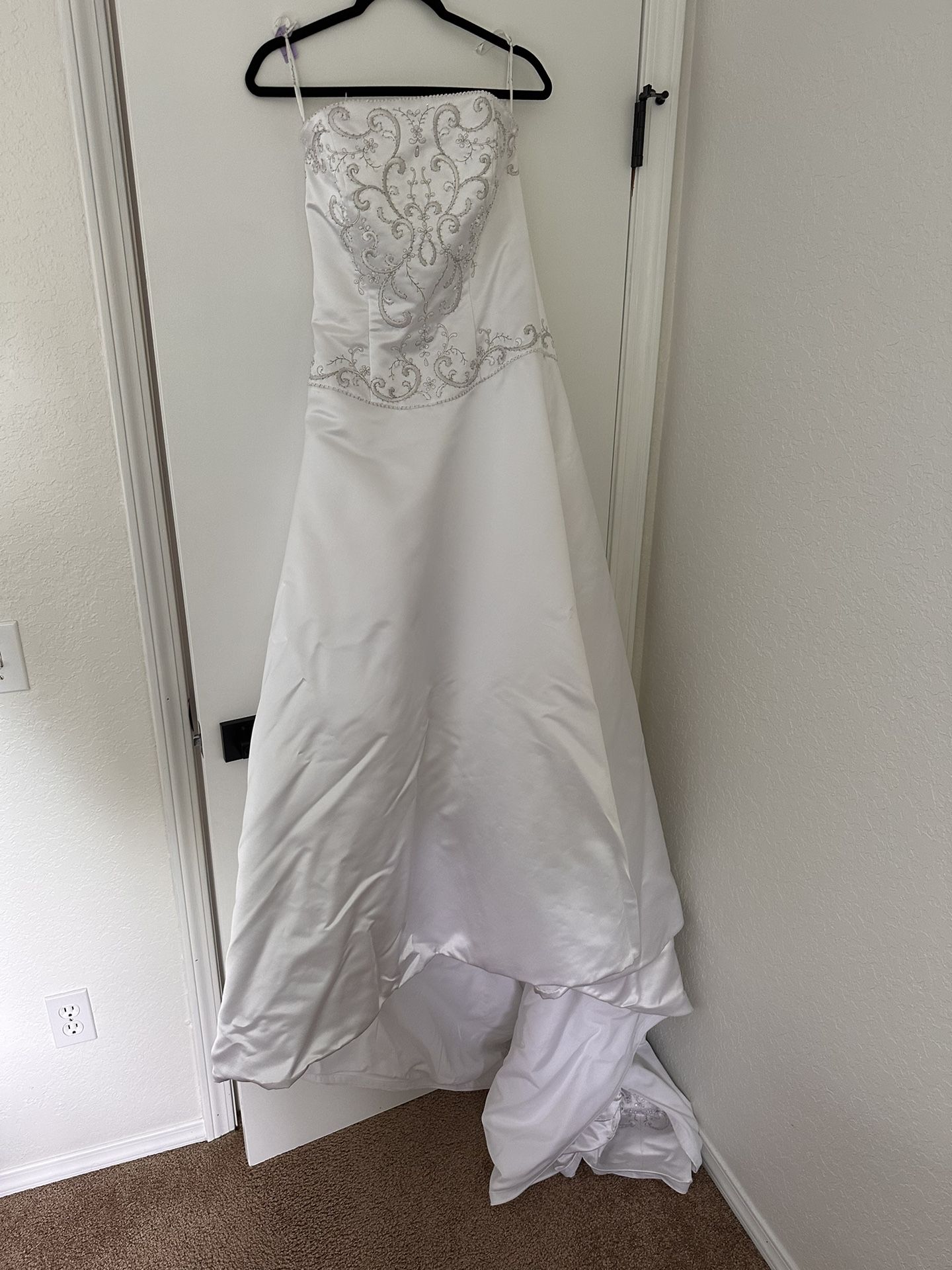 David’s Bridal Michaelangelo/T8589 Wedding Dress