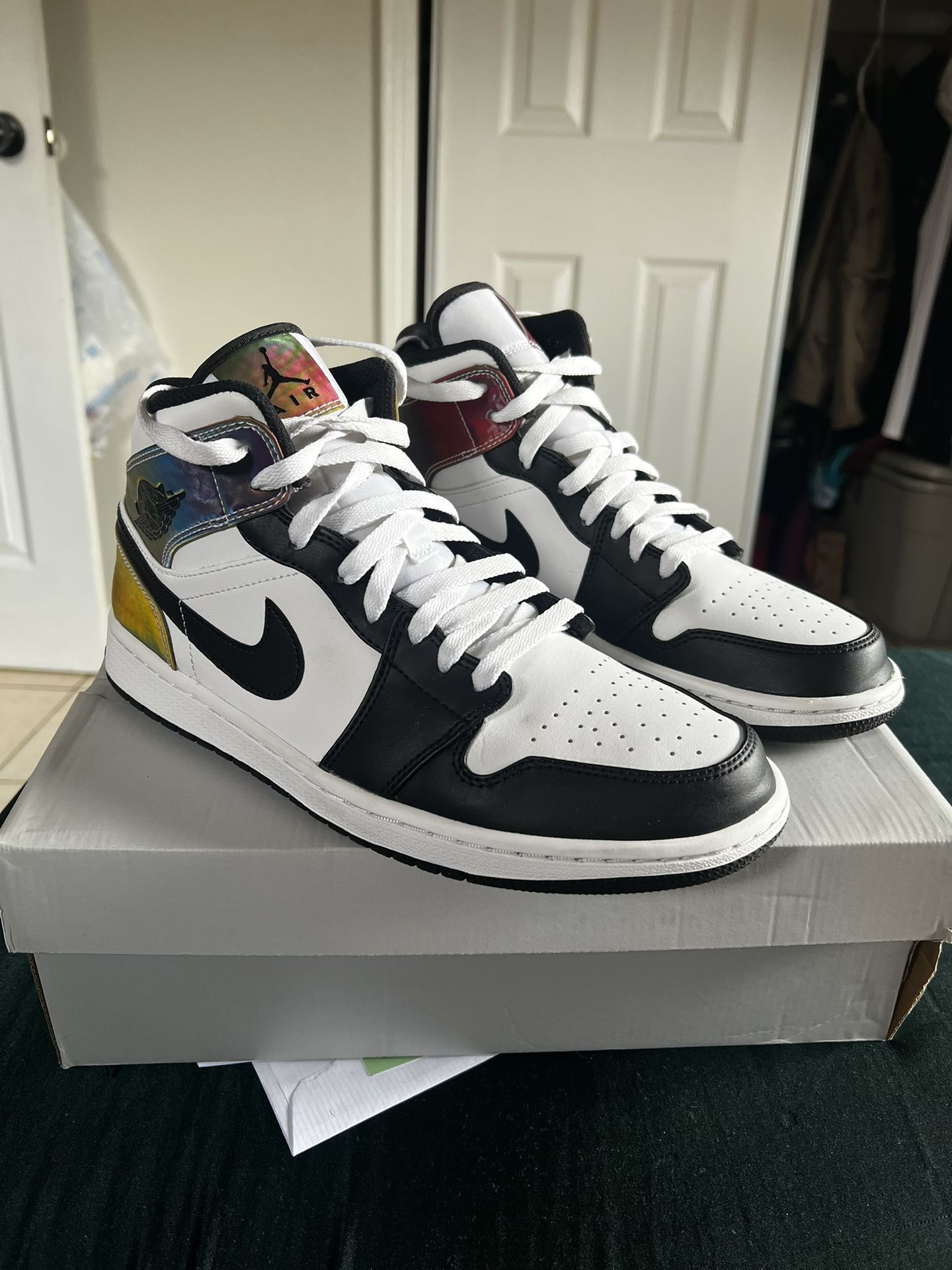 Air Jordan 1 Mid Se ‘Heat Reactive-Color Change’ Size 10