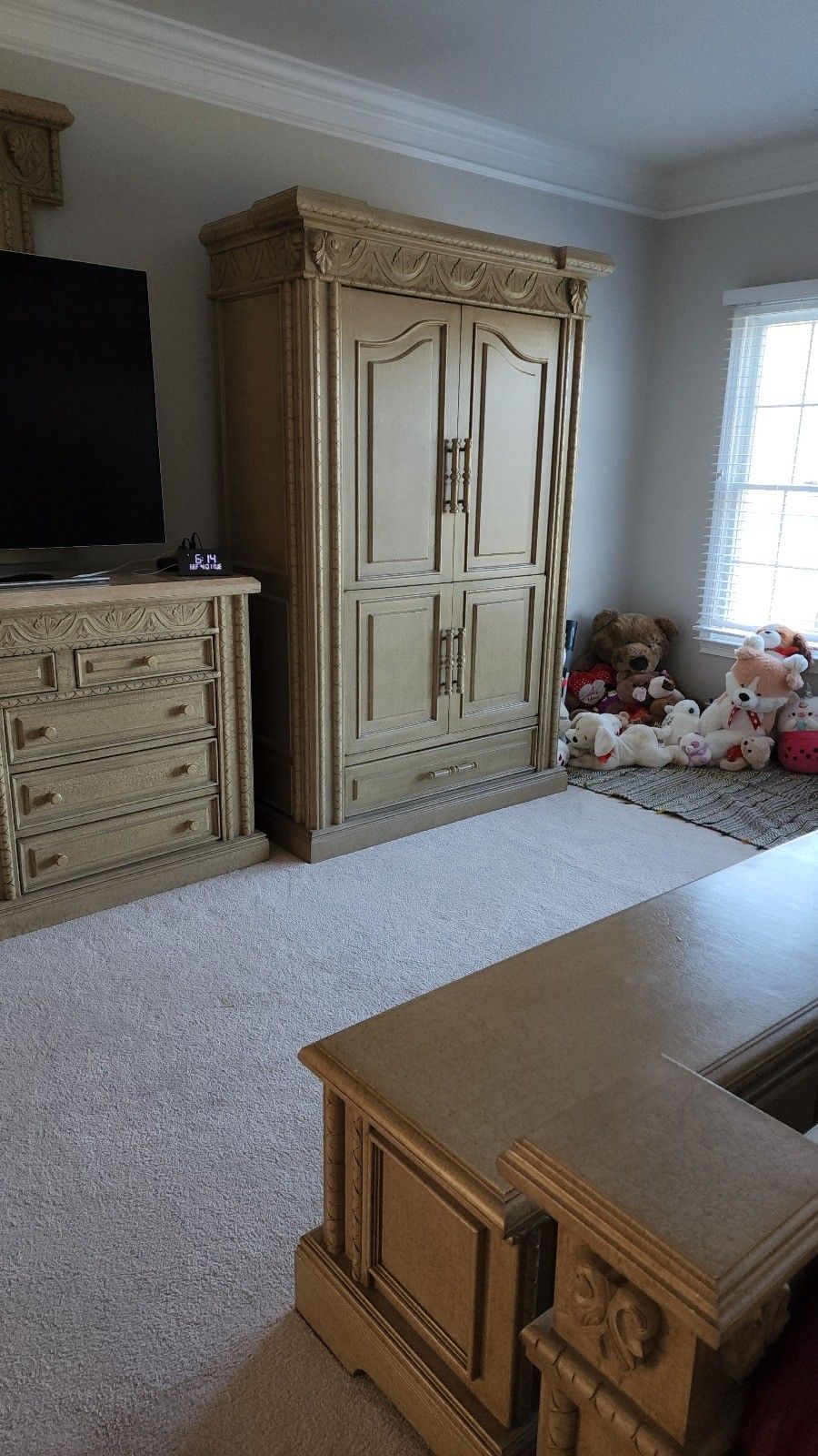 Armoire / Wardrobe Cabinet