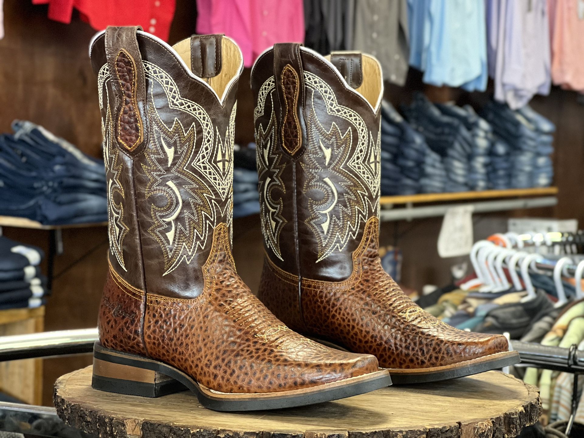 MEN’S WESTERN BOOTS / BOTAS VAQUERAS DE HOMBRE 🔸️🔸️MEN’S WESTERN BOOTS🔸️🔸️ ▪️DIFFERENT SIZES AVAILABLE. ▪️ WE SHIP TO ALL UNITED STATES. ▪️ ORDE