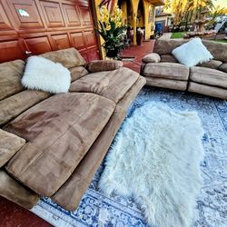 Beautiful Living Room Set 2 Couches With Push Button Recliner 4 Electric Totally Deep Clean Good Condition No Stains No Smell 
