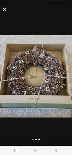 Beautiful Holiday Pinecone  Wreath New!