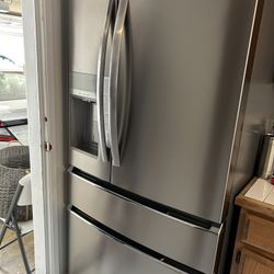 Refrigerator 